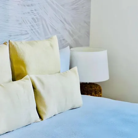 Canaryislandshost L * Playa Blanca