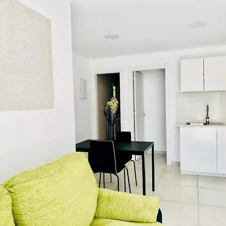 Canaryislandshost L Nyaraló *